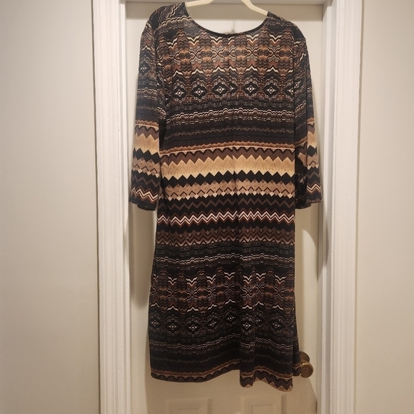 AVENUE wrap dress with tulip hem - Picture 4 of 8